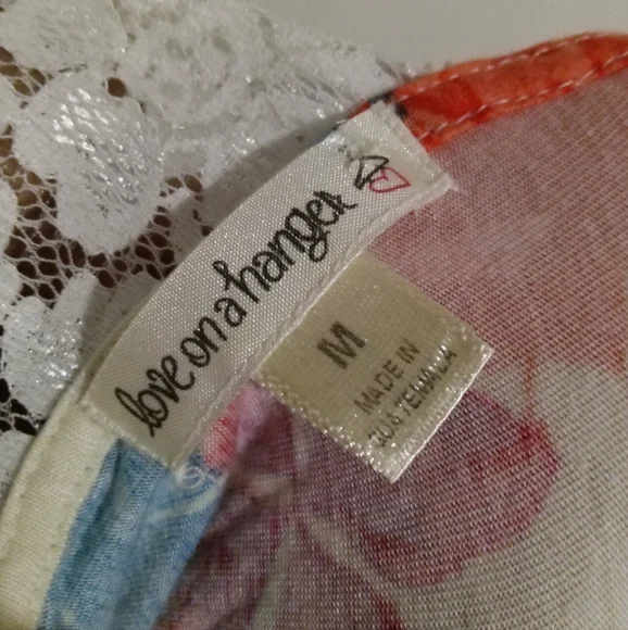 Love on a hanger floral top - Picture 4 of 4